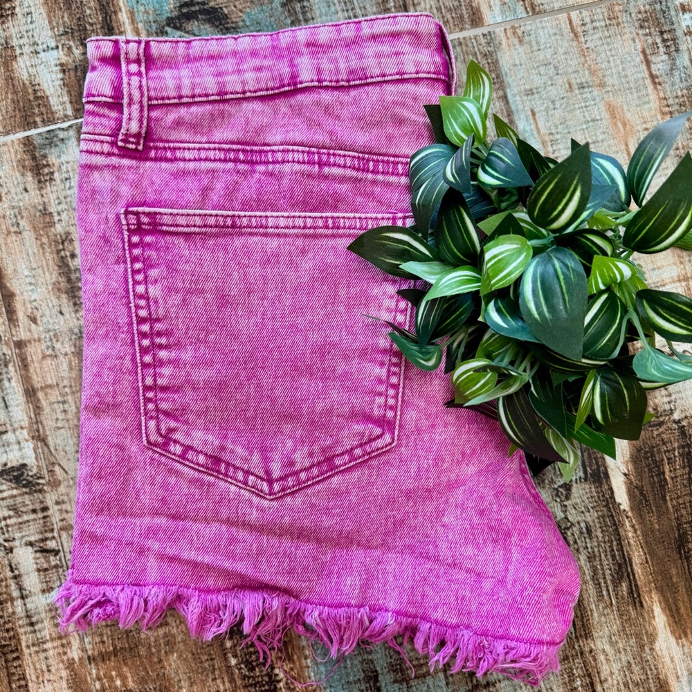 Women’s “Celebrity Pink” High-waisted Jean Shorts | #B8 - Picture 1 of 12